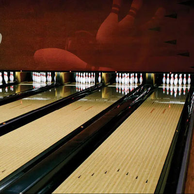 Ausrüstung für die Bowlingbahn Brunswick mit einem 24 m großen Projektor